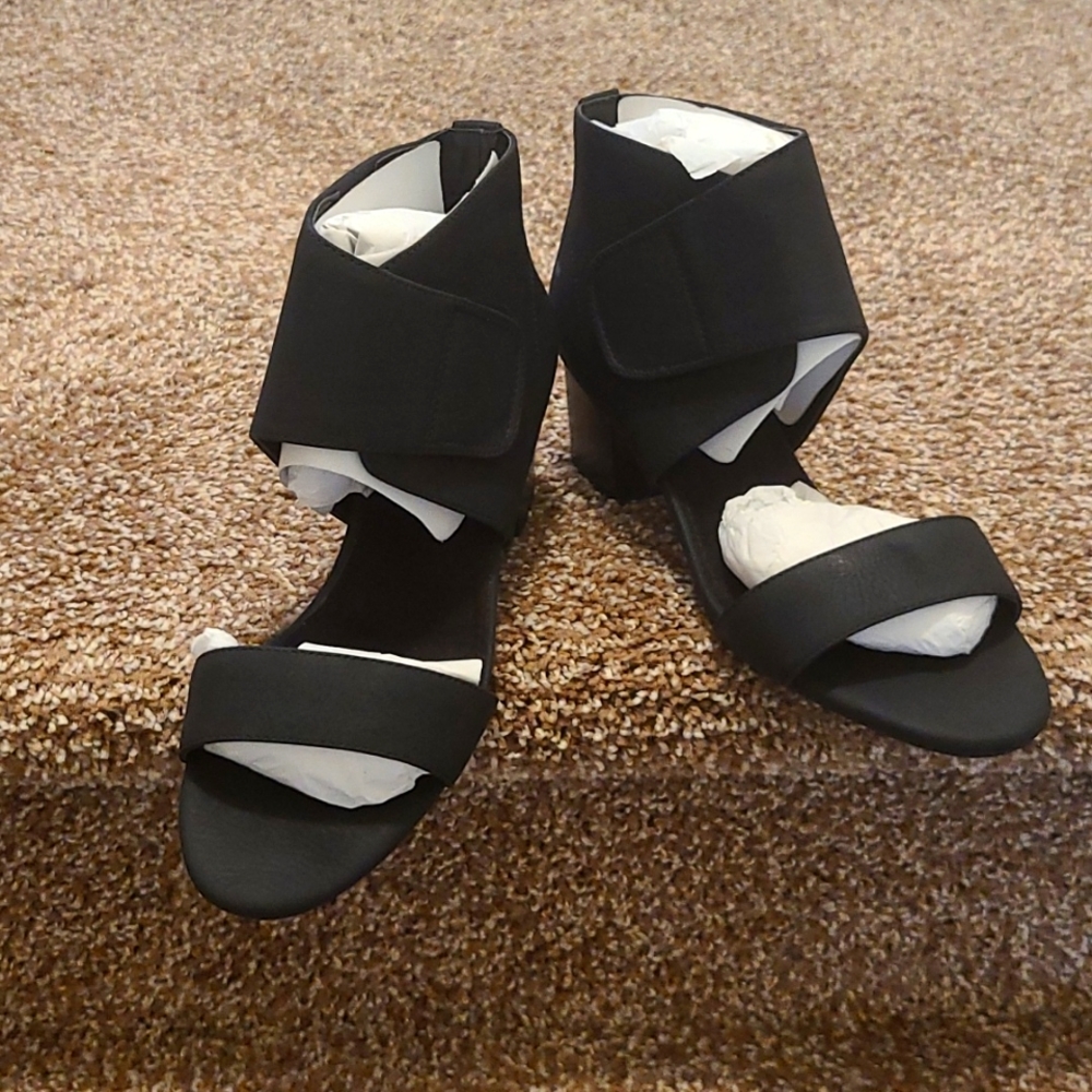 NWT Women’s Aerosoles Midpoint Ankle Cuff Sandal Size 7 Black